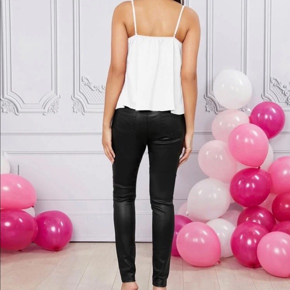 MATERNITY WHITE CAMI WITH ACCENT TWIST FRONT - Picture 2 of 3